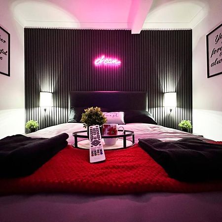 Boutique Backyard Bungalow - Brimsdown Enfield Buitenkant foto