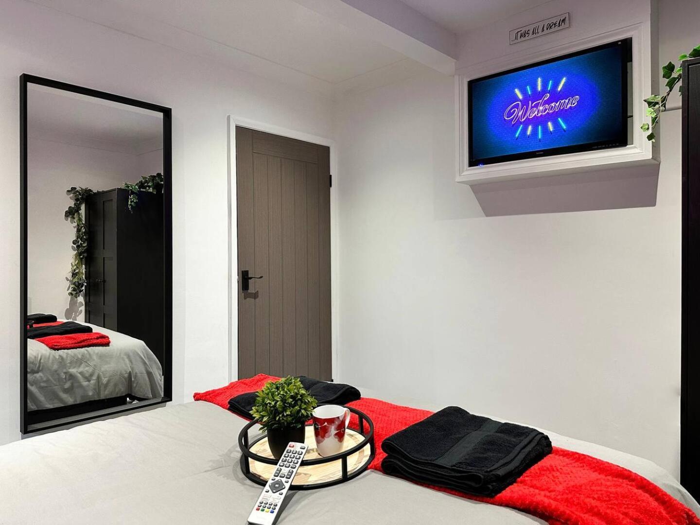 Boutique Backyard Bungalow - Brimsdown Enfield Buitenkant foto